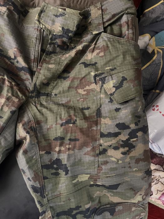 Бойові штани Wroom Combator GEN II під прихованні наколіники. Колір Woodland Spanish