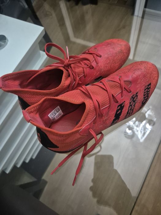 Chuteira adidas vermelha
