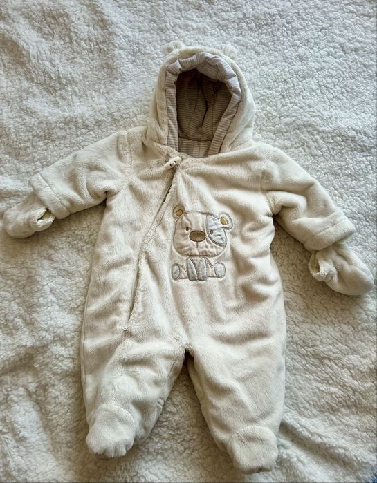 Демісезонний комбінезон молочного кольору для малюка 0-3міс
