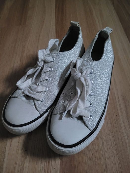 Tenisówki srebrne r. 37 jak nowe