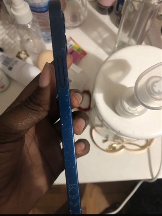Iphone 12 azul em bom estado
