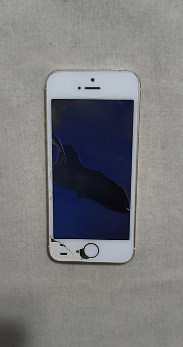 3  Iphones 5S SE 3GS