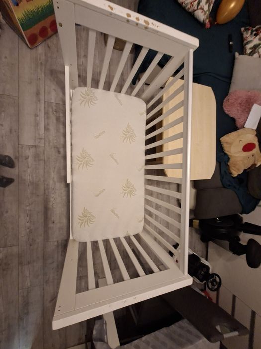 Łóżko dziecięce z materacem