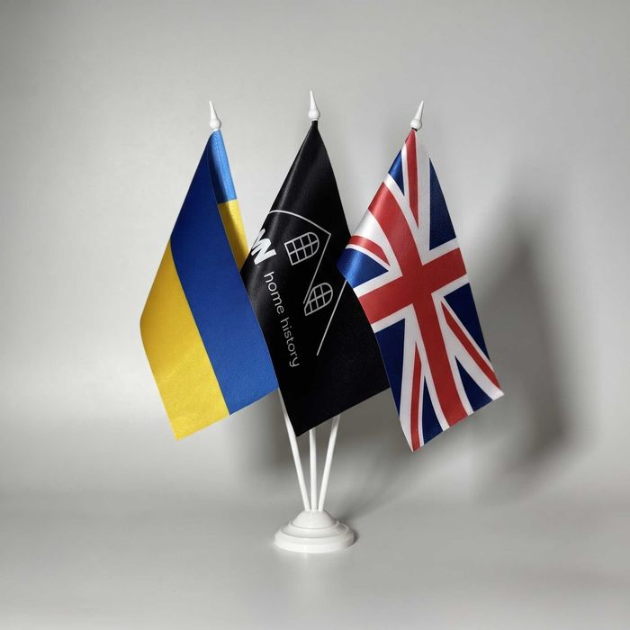 Настільні прапори України, Великобританії та HMN, 3 пластикові тримачі (11-067)