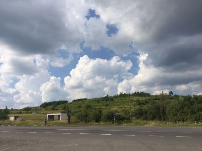 Комерційна ділянка 0.9га в с.Нижне Солотвино вздовж траси!