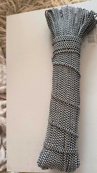 Zwojowany sznur spadochronowy,  paracord