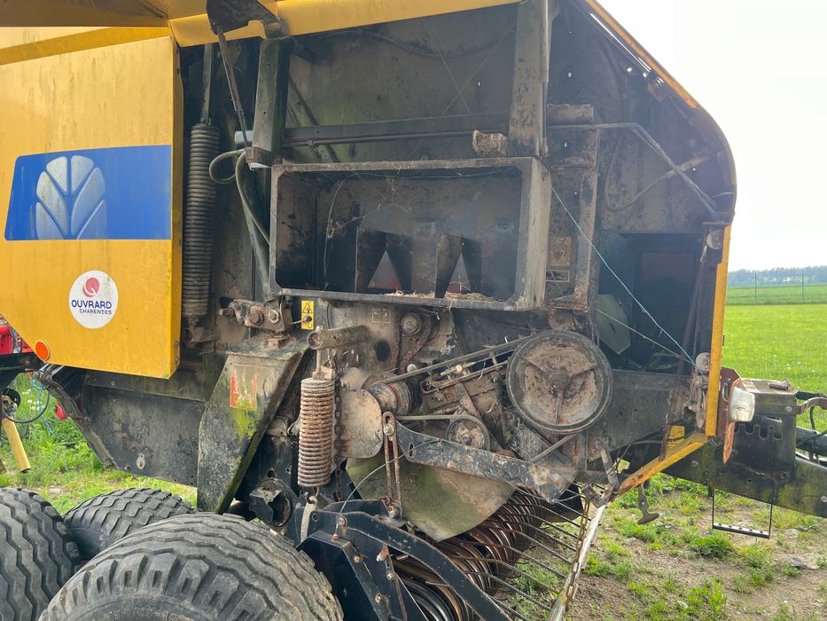 New Holland BR 7070