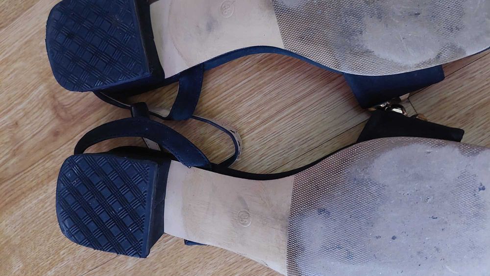 Vendo sandálias, como novas