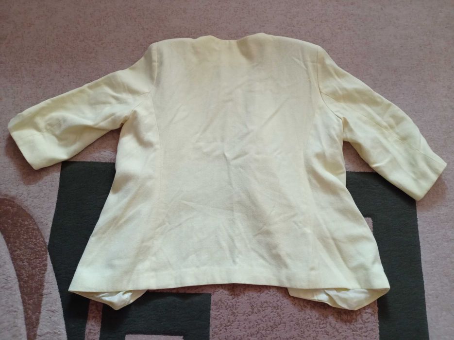 Продам чоловічі брюки та 2 жіночі кофти в гарному стані