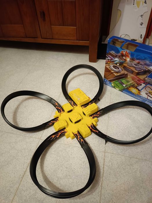 Pista Carros Hot Wheels Criss Cross Crash Crianças 5+ Brinquedo Ideal