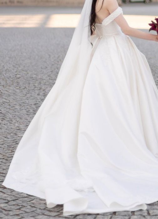 Продається весільна сукня