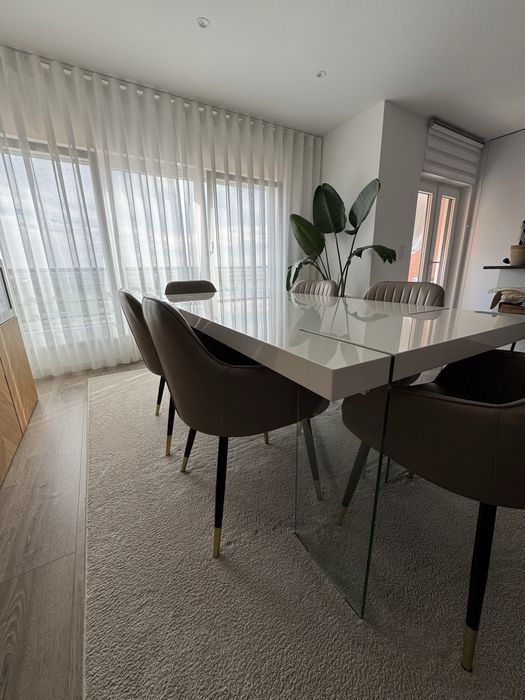 Conjunto Mesa e 6 Cadeiras
