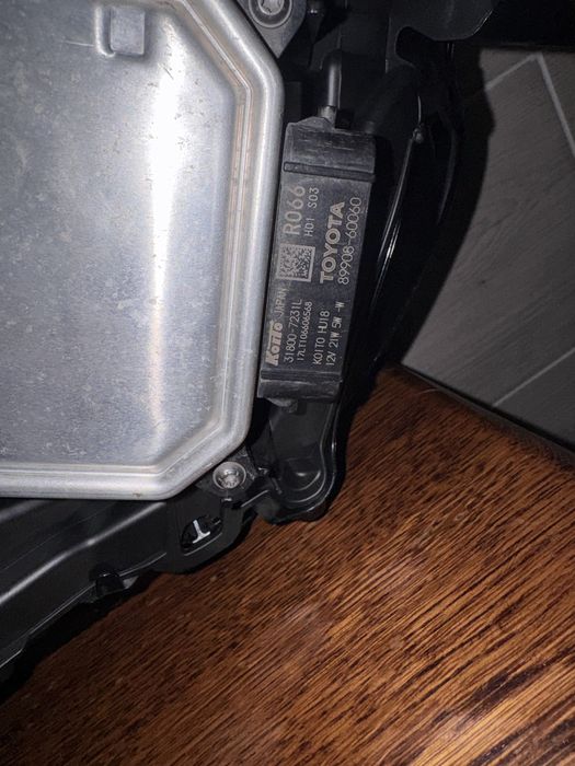 Фара права Toyota Land Cruiser 300 ОРИГІНАЛ !