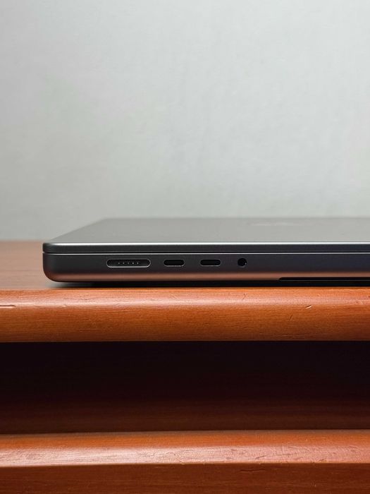 Macbook M2 Max 16" 12 CPU 38 GPU /32gb RAM / 1TB