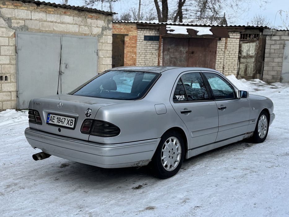 Mercedes-Benz E 320