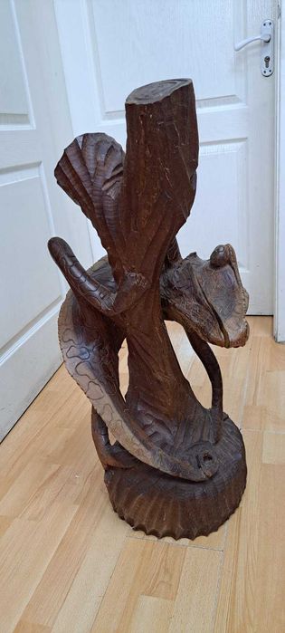 Декоративна скульптура з залізного дерева "Хамелеон"