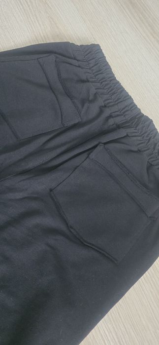 Czarne spodnie dresowe eleganckie La..mu XS