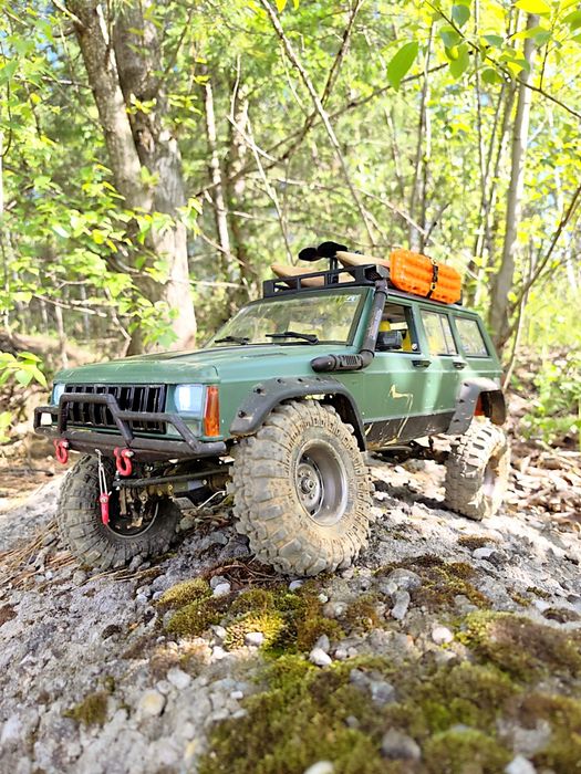 Crawler Jeep Cherokee 1/10 RC trial