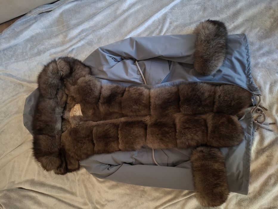 Жіноча куртка парка з натуральним хутром xl всередині та зверху.