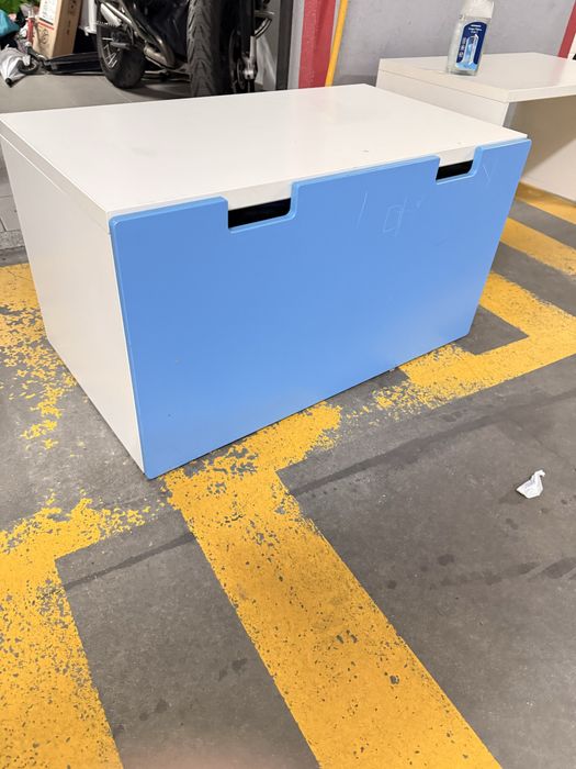 Duas bancadas (2) para quarto de crianca com 1 bau.