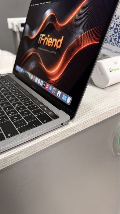 MacBook Pro 13“  i5/8/128gb Space Gray
