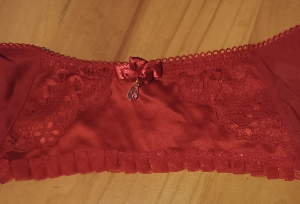 Czerwony pas do pończoch rozmiar S