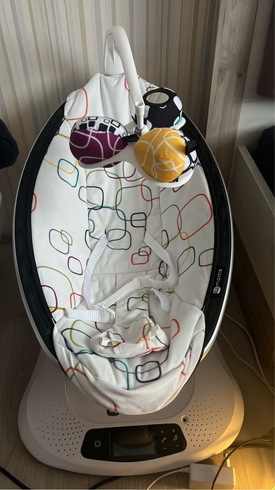 Крісло-гойдалка 4MOMS mamaRoo 4.0