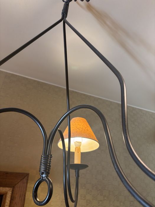 Candeeiro de teto em ferro forjado