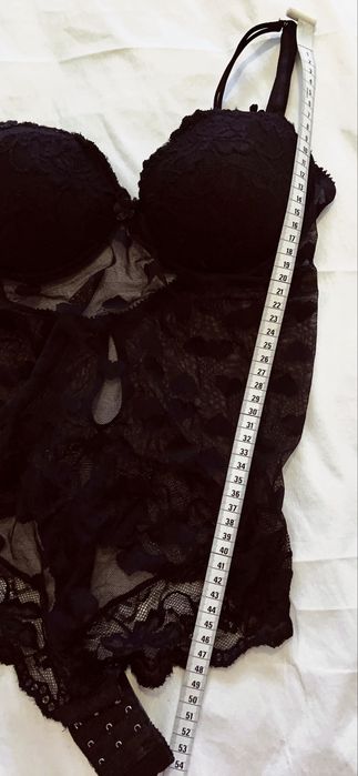 Body preto em renda hiper romântico