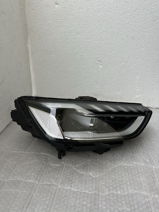 Audi a4 B9 фара права Matrix