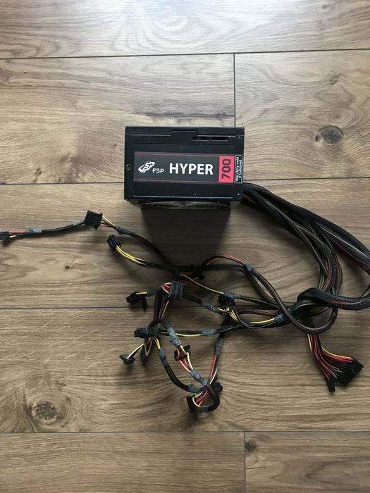 4X8 pin PCI-E/блок живлення FSP Hyper Series 700W