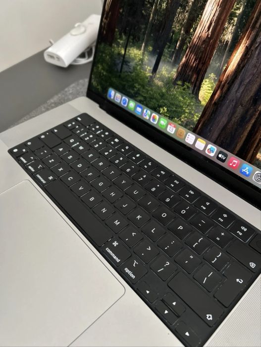 MacBook Pro 16 2021 M1 Pro 32GB RAM 512GB
