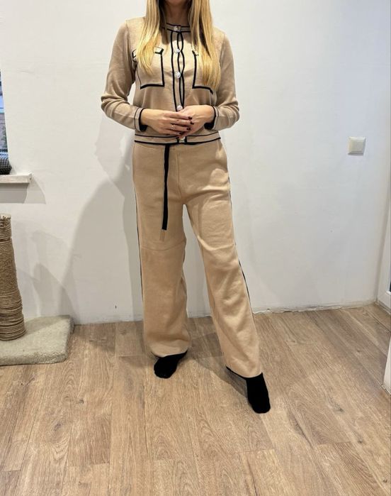 Жіночий Трикотажний костюм в стилі Chanel бежевий С М розмір