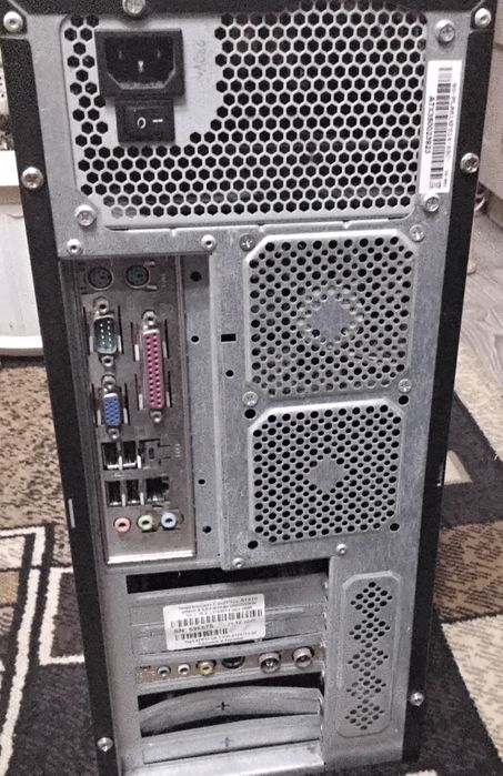 Продається компютор в дуже гарному стані з купленой віндовс 7 торг