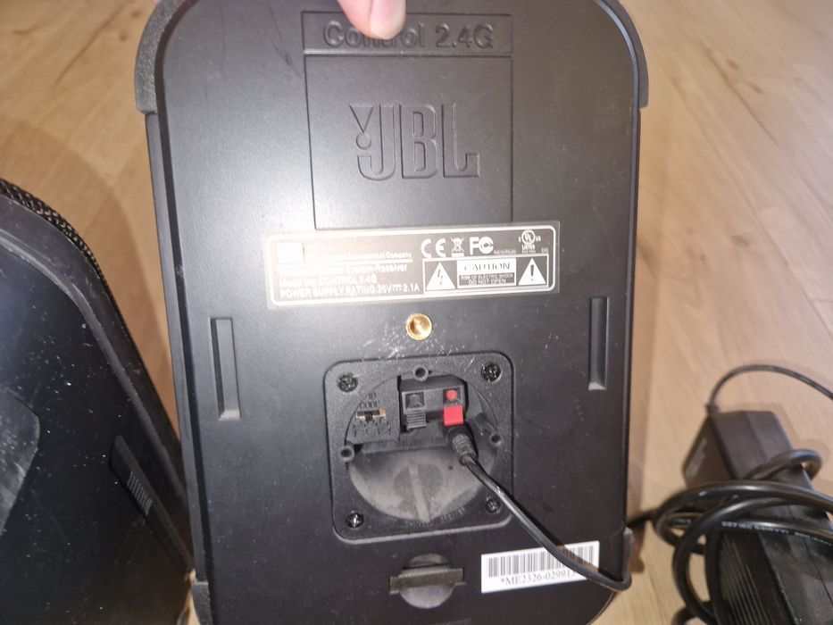 Głośniki JBL, zasilacz i przewody