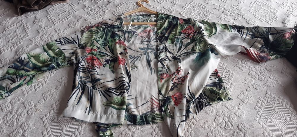 Casaco/kimono floral stradivarius