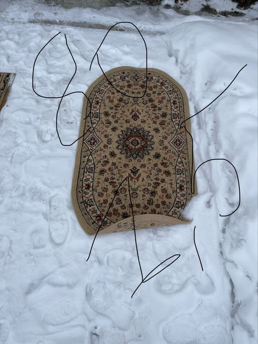 Продам килими і шафу.