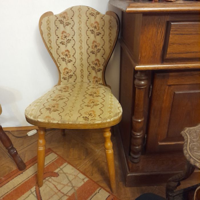 Krzesło drewniane tapicerowane