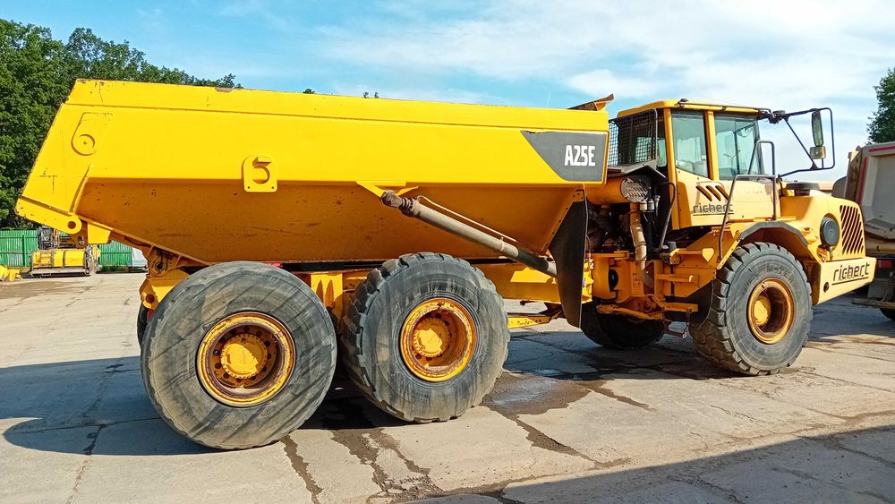 Wozidło przegubowe VOLVO A25E - 6 x 6