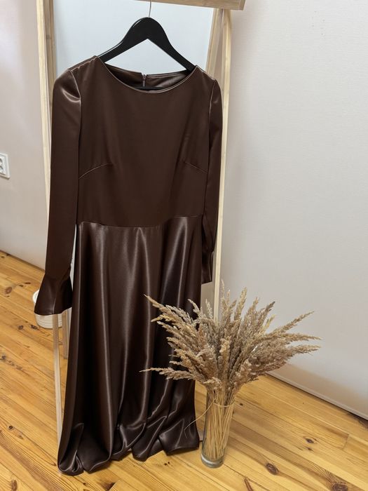 Святкова сукня.  Вживана , у хорошому стані