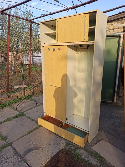 Продам  стенку совецкую и прихожую