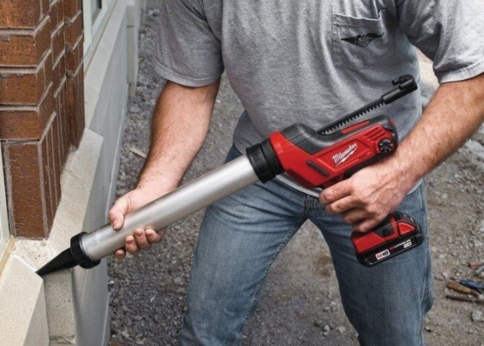 Пистолет для герметика Milwaukee m18 PCG/600A-0B 600мл