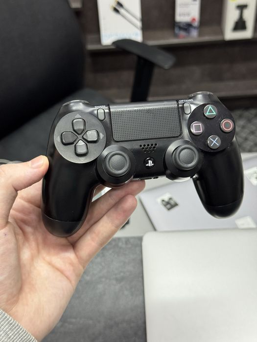DualShok 4 б/у