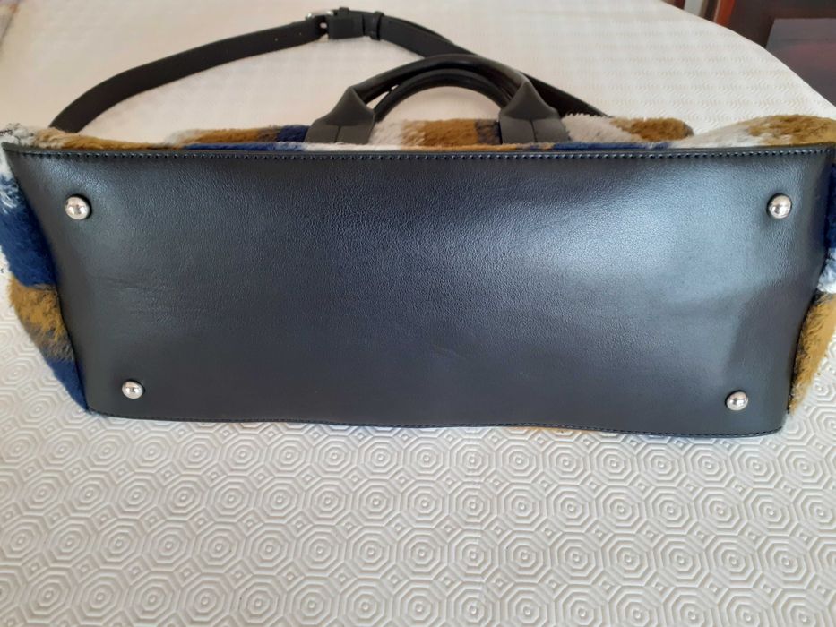 Mala Parfois em pelo azul, cinza e castanho claro