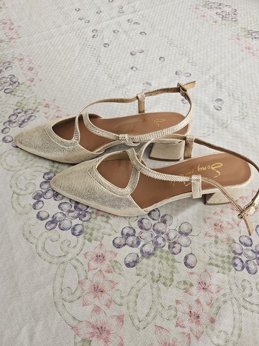 Sandálias  fachadas à frente