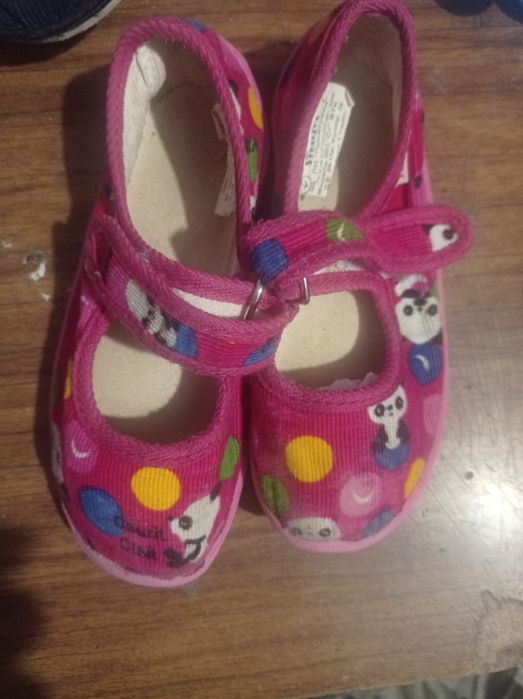 Продаю сапожки, кроссовки, босоножки, тапочки, макасины, р.26