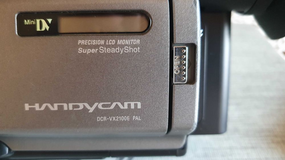 Kamera video DV SONY 2100 E