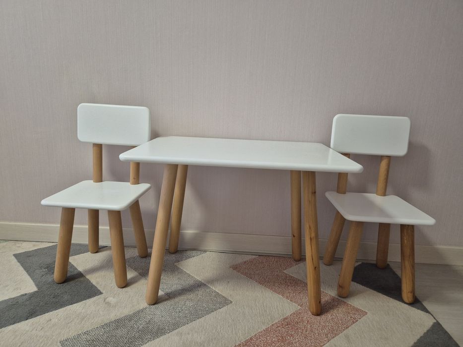 Дитячий стіл та 2 стільці