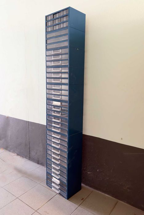 gavetas de metal para guardar papéis