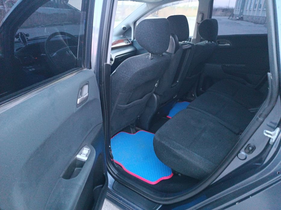 Продам Honda FR-V . Год 2005. 6 мест